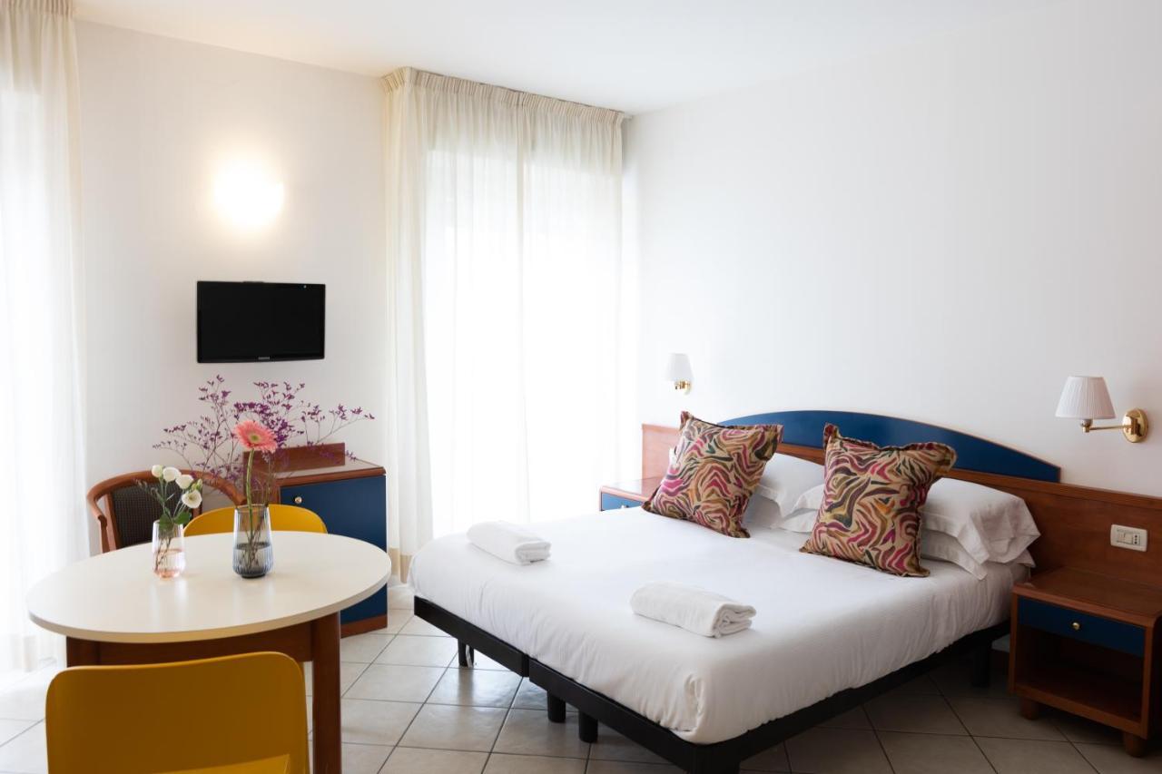 Residence Mimosa Rimini Bagian luar foto