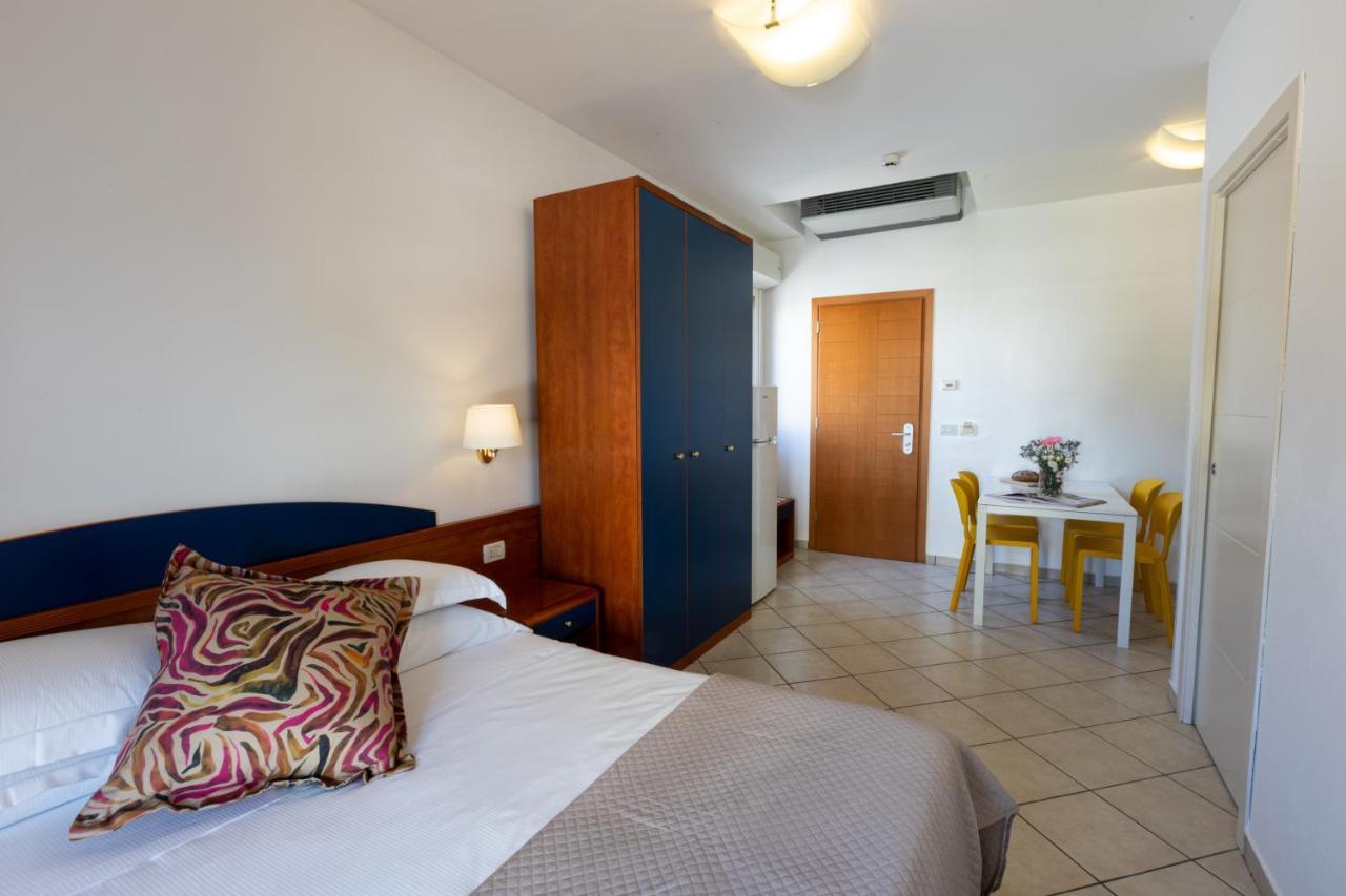 Residence Mimosa Rimini Bagian luar foto