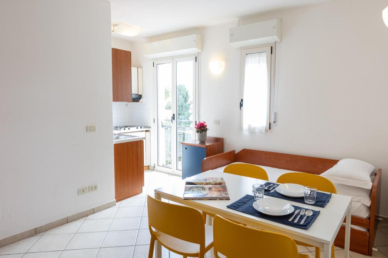 Residence Mimosa Rimini Bagian luar foto